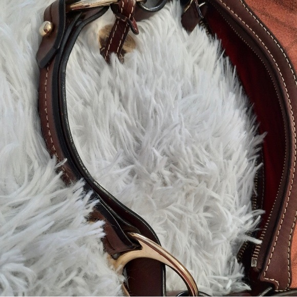 Dooney & Bourke signature coral hobo bag - Picture 4 of 7